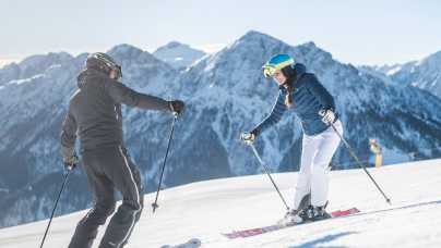 Szkółka jazdy na nartach i snowboardzie - pomysł na zimowy biznes